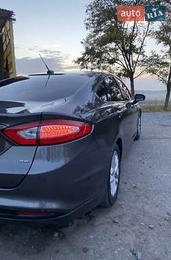 Седан Ford Fusion 2015 в 