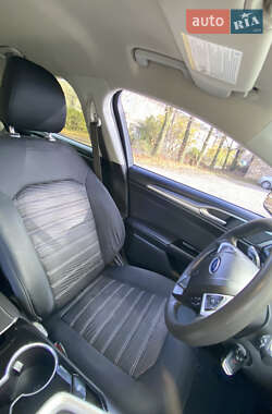 Седан Ford Fusion 2015 в 
