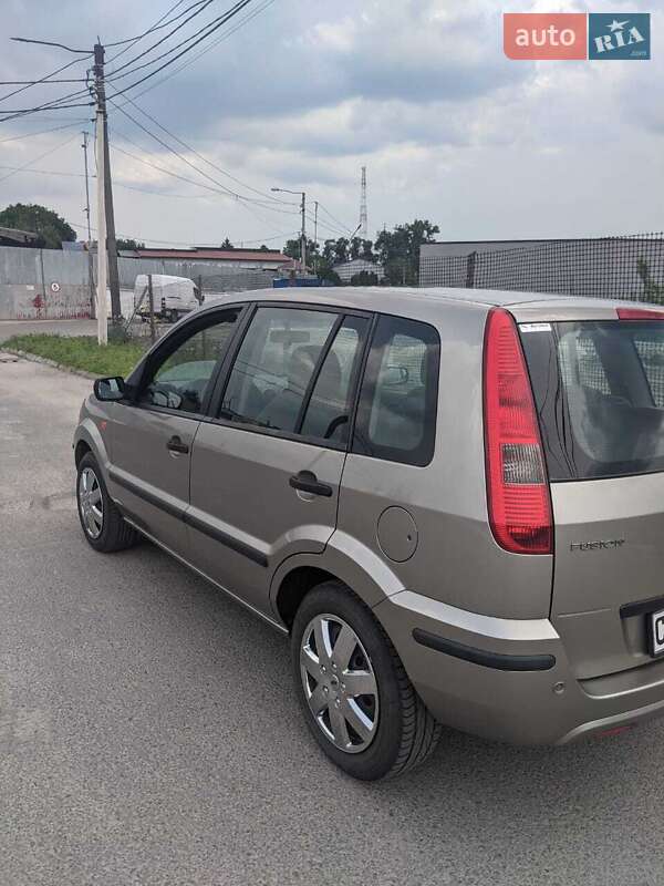Хэтчбек Ford Fusion 2004 в Ровно
