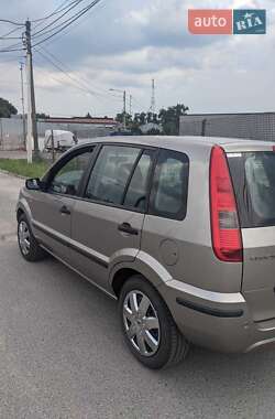 Хэтчбек Ford Fusion 2004 в 