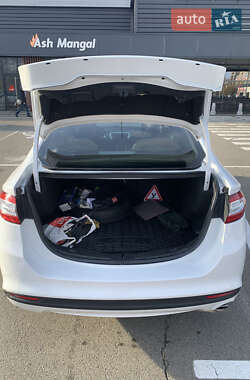 Седан Ford Fusion 2016 в 