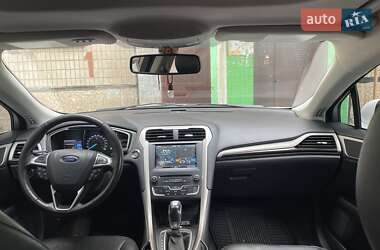 Седан Ford Fusion 2016 в 