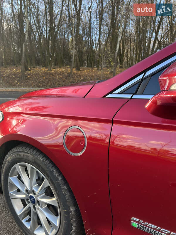 Седан Ford Fusion 2016 в Бурштині