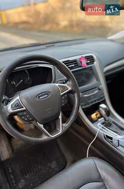 Седан Ford Fusion 2015 в 