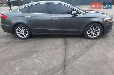 Седан Ford Fusion 2019 в 