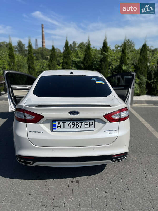 Седан Ford Fusion 2015 в Надвірній