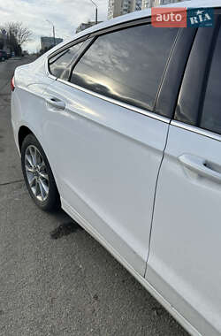 Седан Ford Fusion 2017 в 