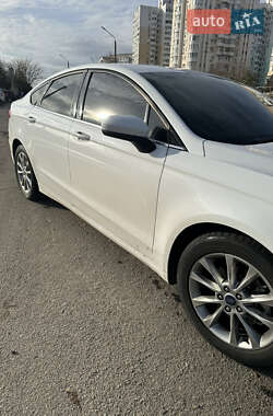 Седан Ford Fusion 2017 в 