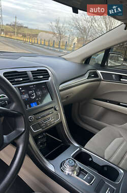 Седан Ford Fusion 2017 в 