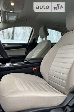 Седан Ford Fusion 2019 в 