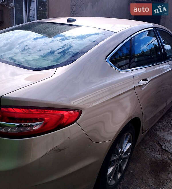 Седан Ford Fusion 2017 в Золочеві