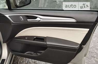 Седан Ford Fusion 2015 в 