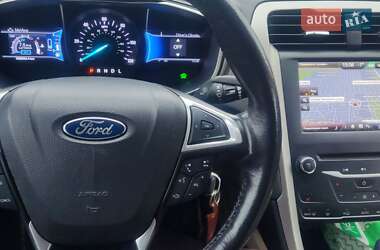 Седан Ford Fusion 2013 в 