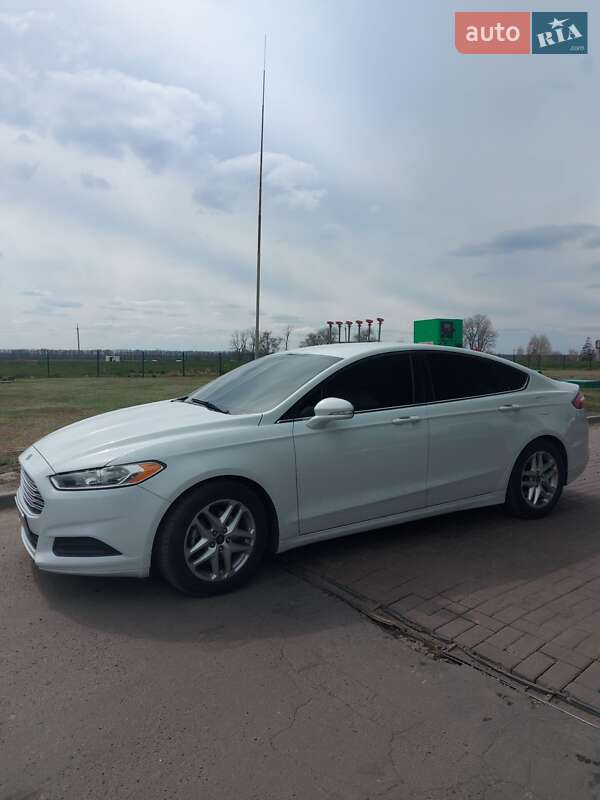 Седан Ford Fusion 2016 в Тальном фото 5 Седан Ford Fusion 2016 в Тальном