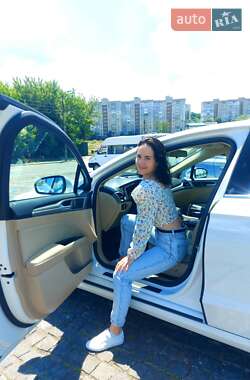 Седан Ford Fusion 2016 в 