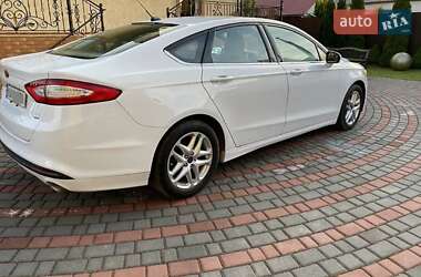Седан Ford Fusion 2016 в 