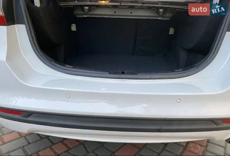Седан Ford Fusion 2016 в Тальном фото 17 Седан Ford Fusion 2016 в Тальном