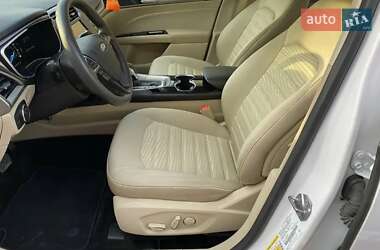 Седан Ford Fusion 2016 в 