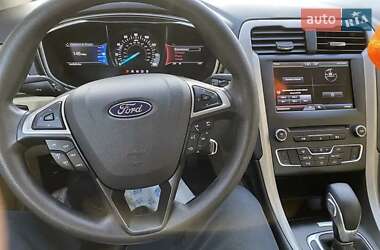 Седан Ford Fusion 2016 в 
