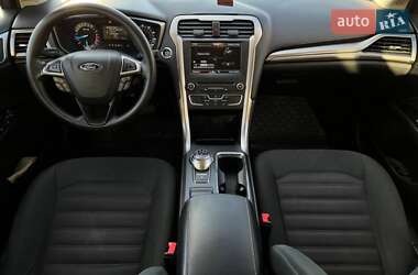 Седан Ford Fusion 2016 в 