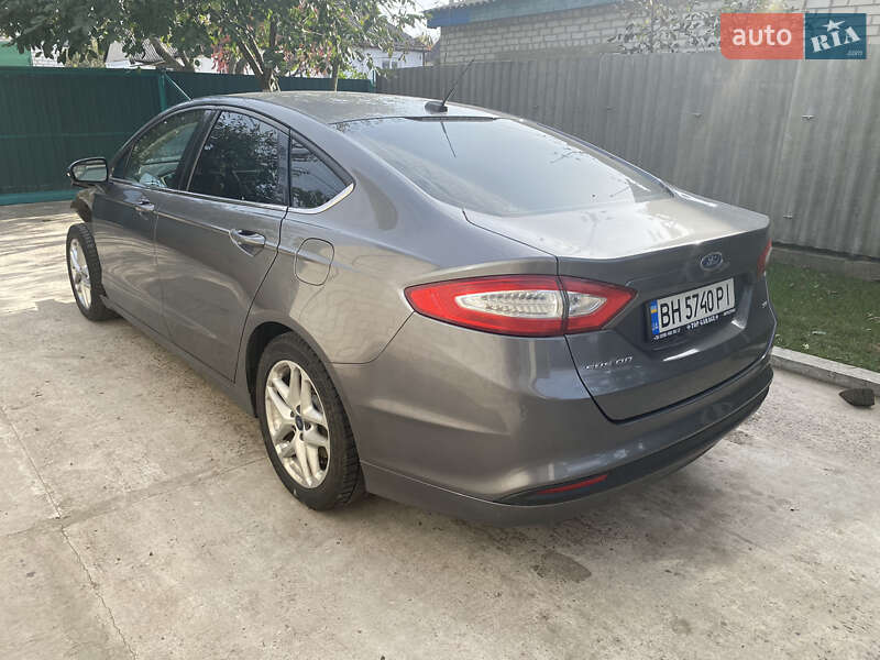Седан Ford Fusion 2013 в Смілі