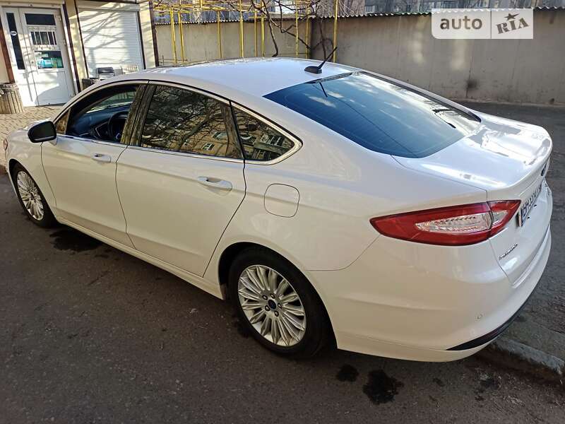 Седан Ford Fusion 2015 в Одесі