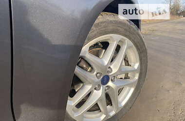 Седан Ford Fusion 2013 в 
