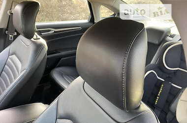 Седан Ford Fusion 2013 в 
