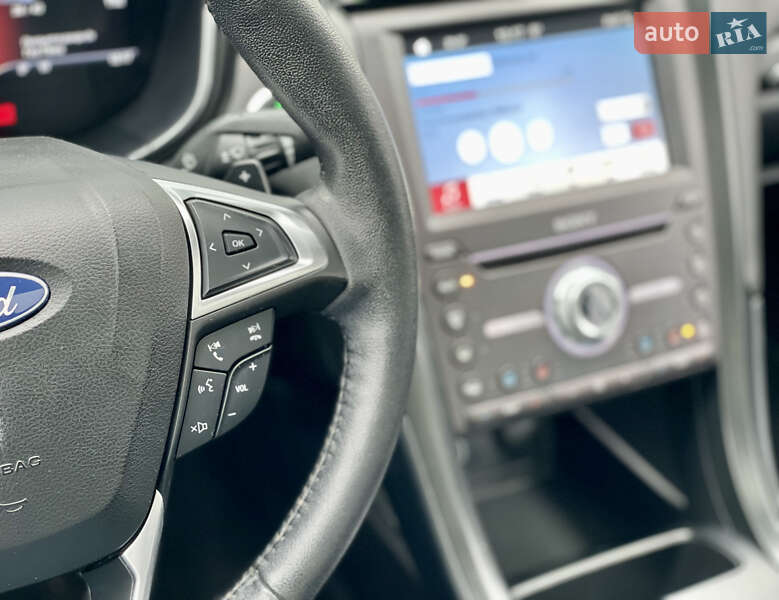 Седан Ford Fusion 2016 в Одесі