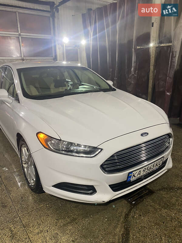 Седан Ford Fusion 2016 в 