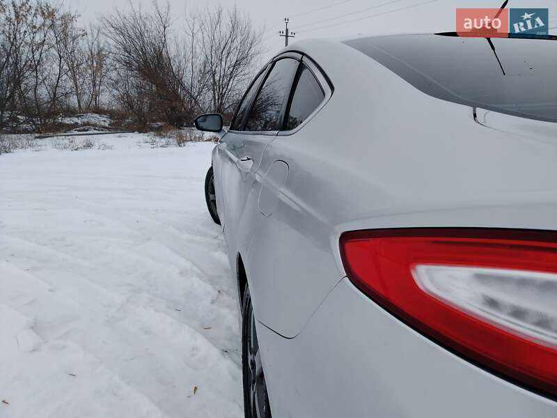 Седан Ford Fusion 2014 в Благовіщенську