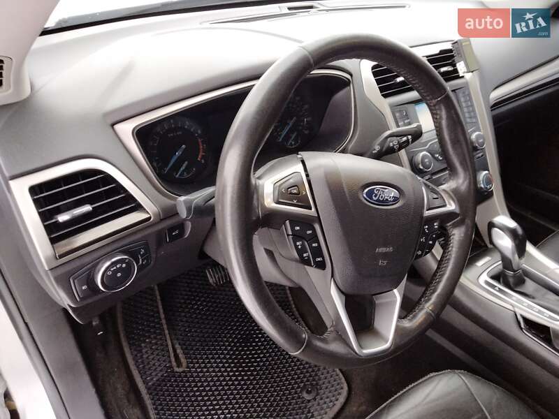 Седан Ford Fusion 2014 в Благовіщенську
