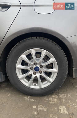 Седан Ford Fusion 2014 в 