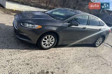 Седан Ford Fusion 2015 в 