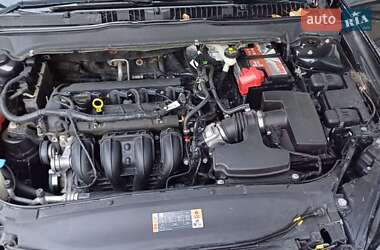 Седан Ford Fusion 2013 в 