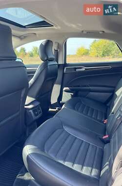 Седан Ford Fusion 2015 в 
