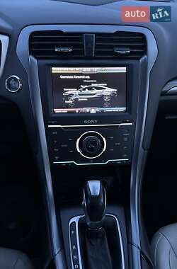 Седан Ford Fusion 2013 в 