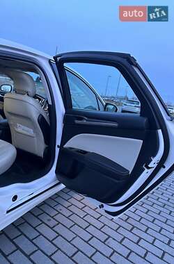Седан Ford Fusion 2013 в 