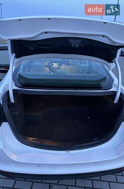Седан Ford Fusion 2013 в 