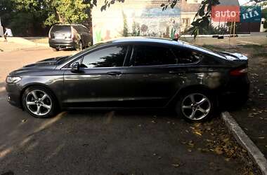 Седан Ford Fusion 2015 в 
