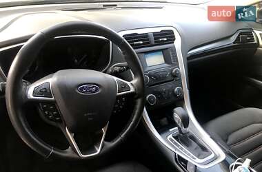 Седан Ford Fusion 2015 в 