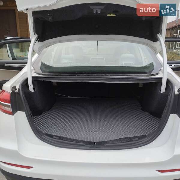 Седан Ford Fusion 2019 в Киеве фото 12 Седан Ford Fusion 2019 в Киеве