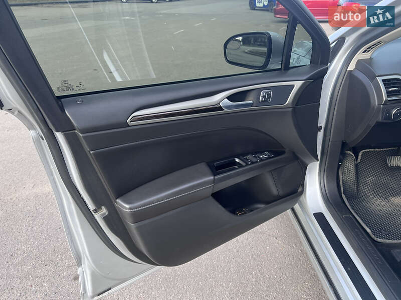 Седан Ford Fusion 2013 в Полтаві