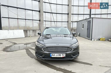 Седан Ford Fusion 2017 в 