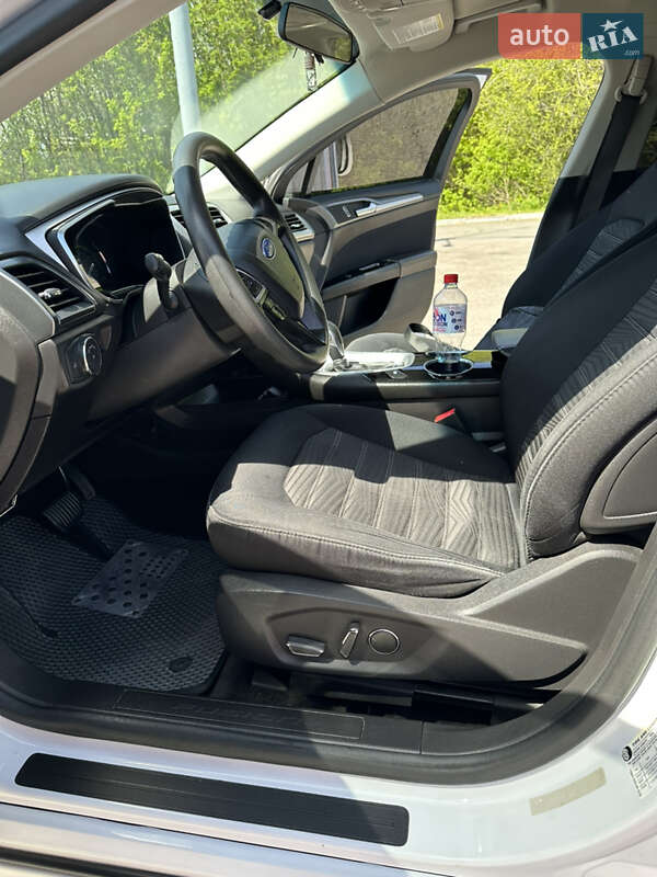 Седан Ford Fusion 2016 в Ужгороде