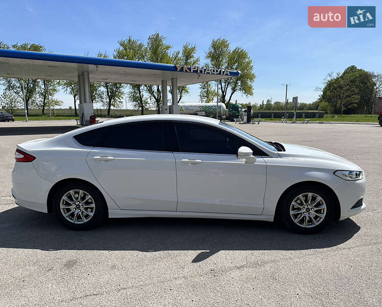 Седан Ford Fusion 2016 в Ужгороде