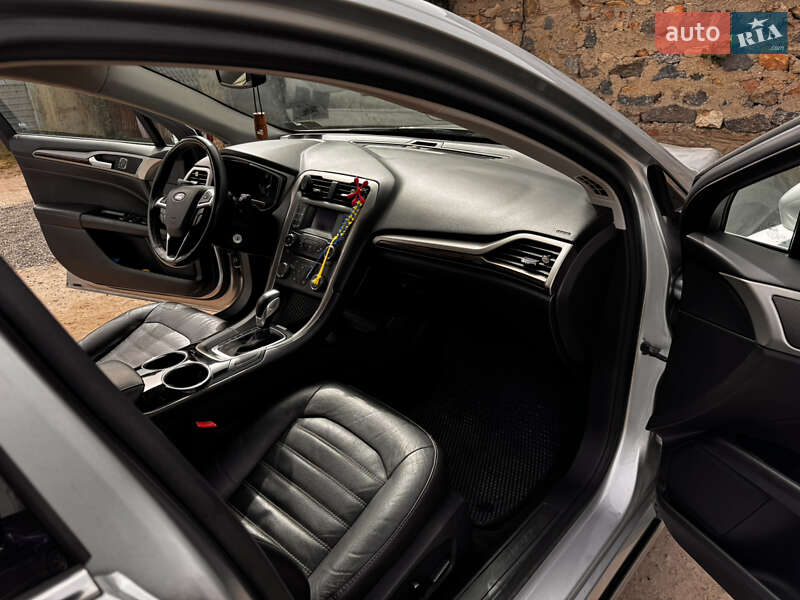 Седан Ford Fusion 2012 в Староконстантинове
