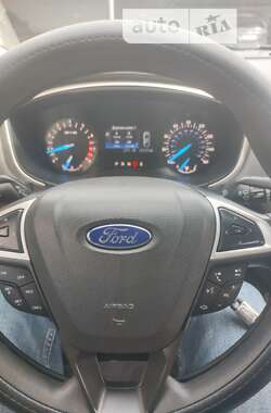 Седан Ford Fusion 2015 в 