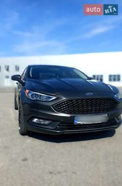 Седан Ford Fusion 2016 в 