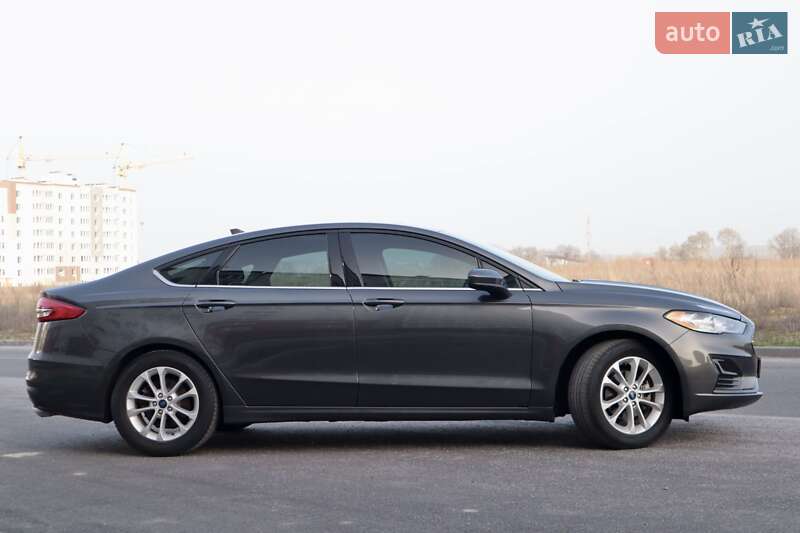 Седан Ford Fusion 2019 в Виннице